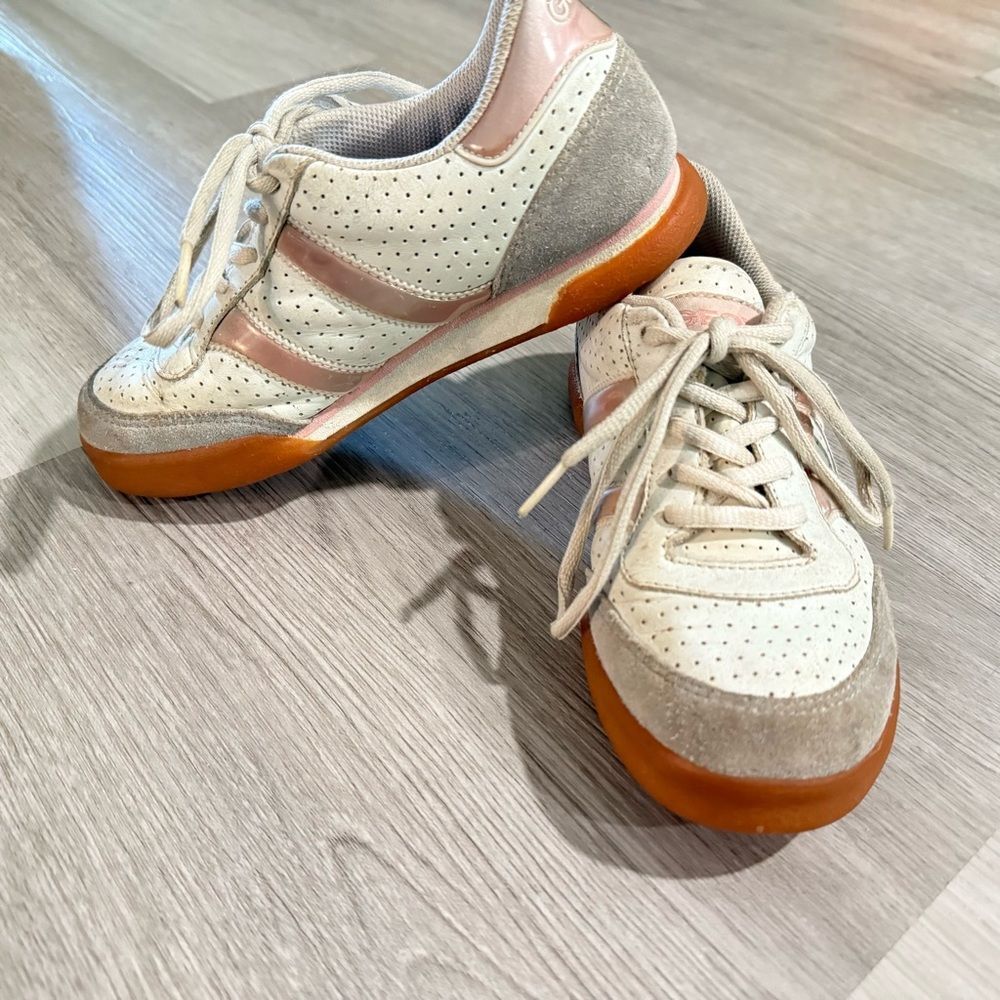 GEOX White & Pink Perforated Leather Low-Top Sneakers with Gum Sole Size 2.5